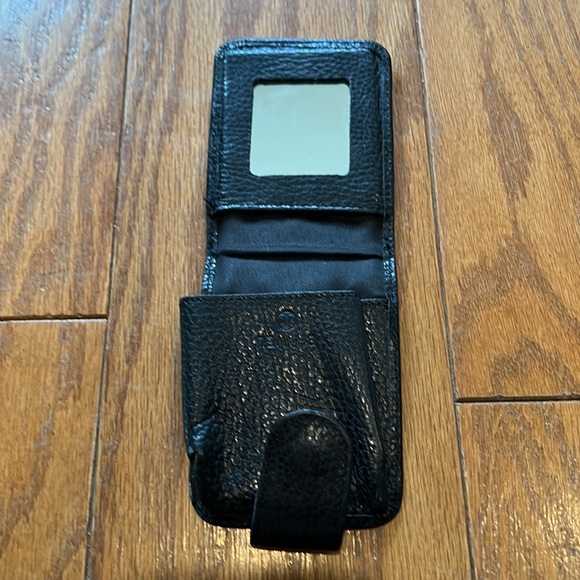 COPY - Vintage Chanel Mirror Case. Black Leather. - Picture 5 of 12